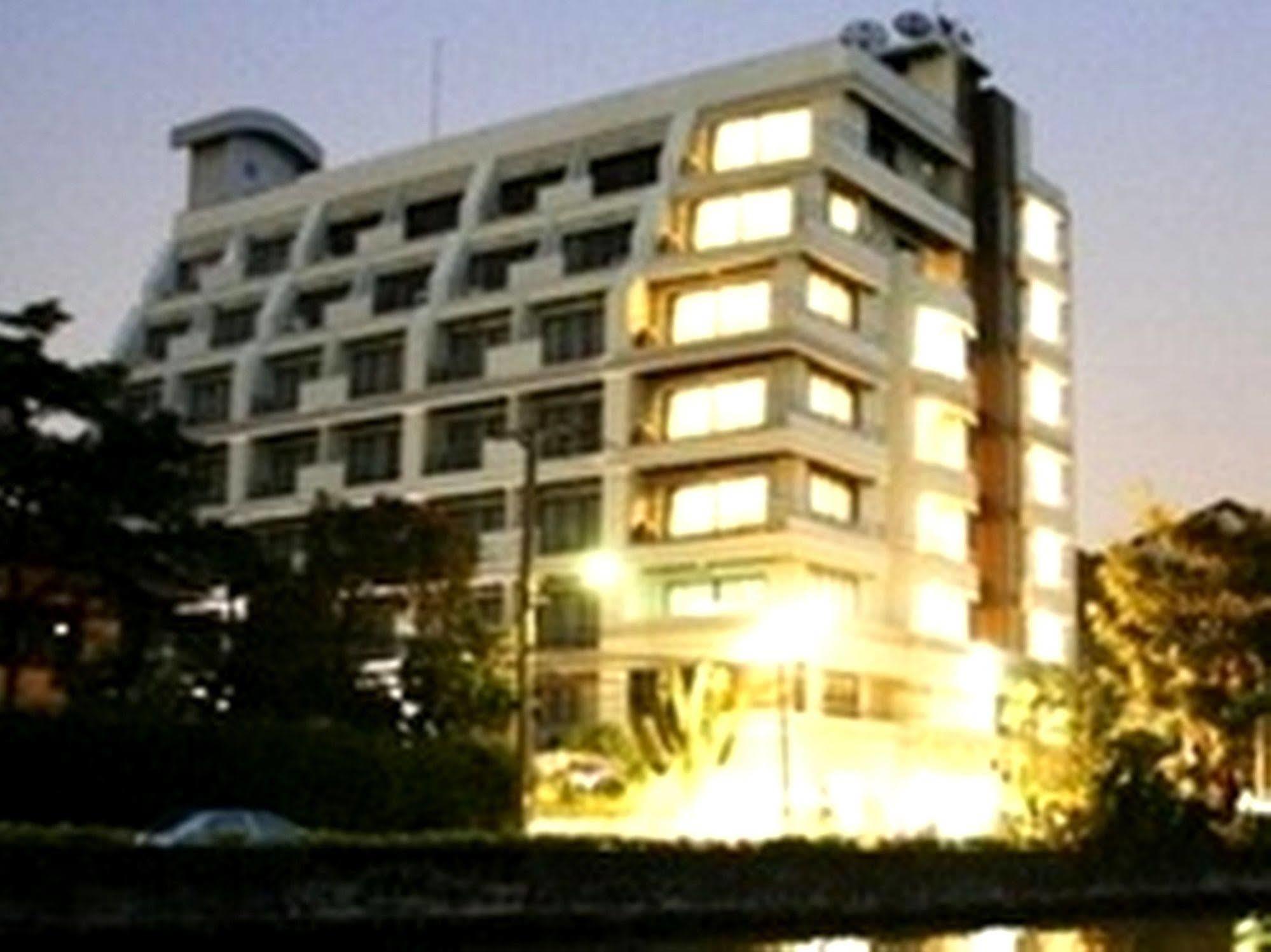 Ziniza The Boutique Service Apartment Bangkok Extérieur photo